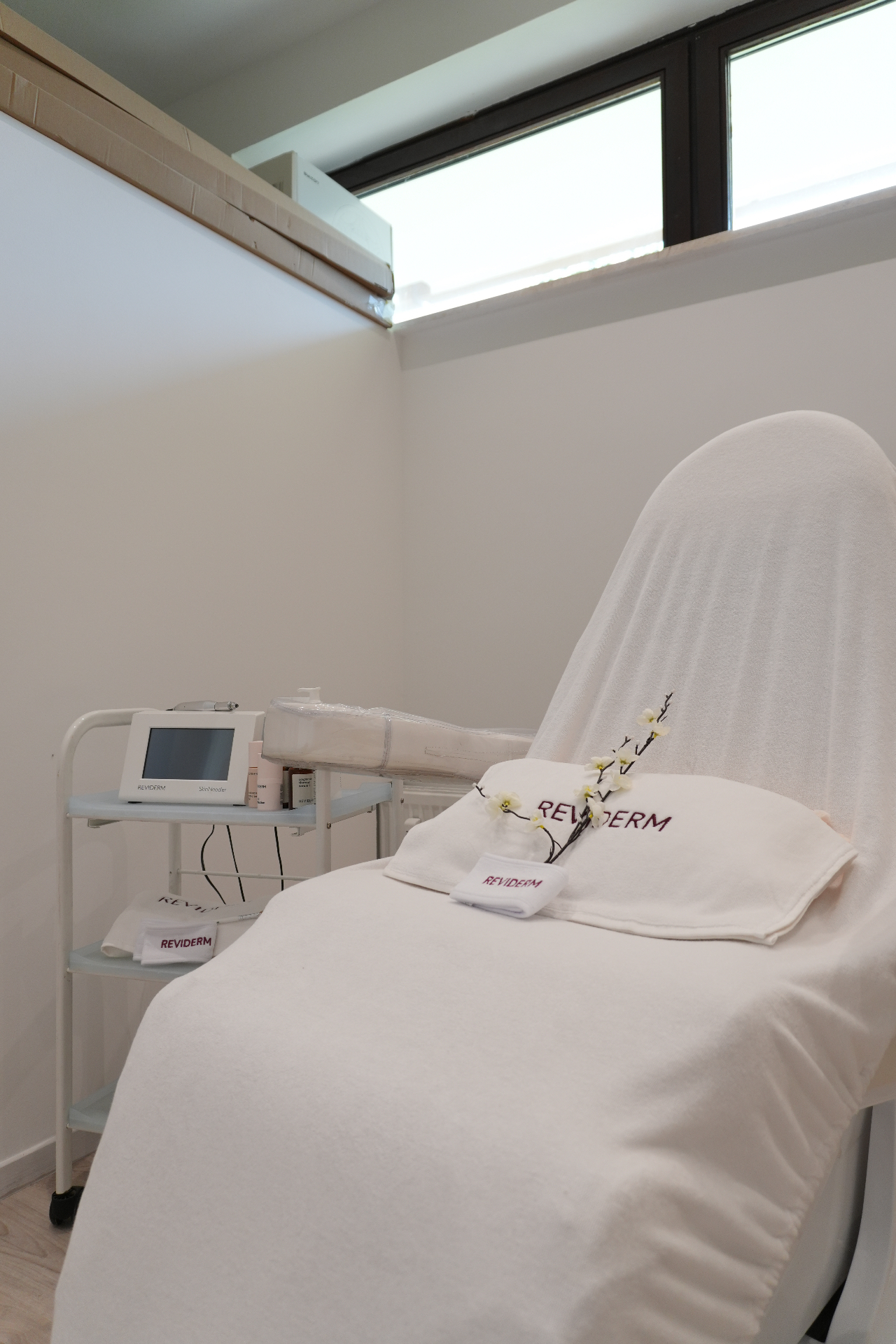 Moderner Behandlungsraum bei VIAN BEAUTY